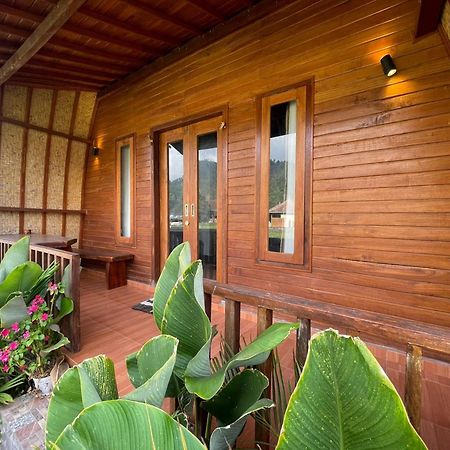 Volcano Cabins Kubupenlokan Buitenkant foto